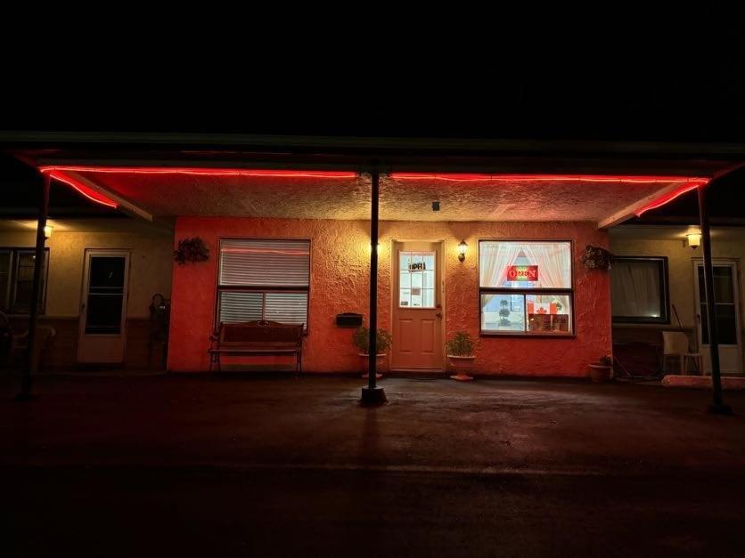 Holiday Motel Orillia Exterior foto